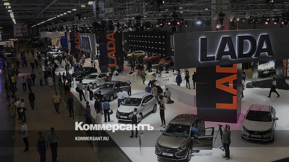 Российские автомобили разных сегментов на выставке